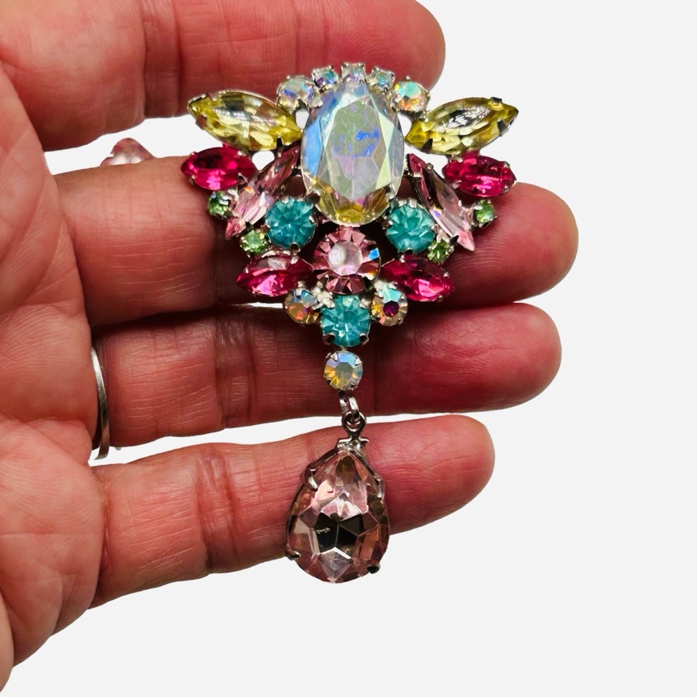 Verified D&E Juliana Pastel Rhinestone Brooch and Drop Earrings - Picture 5 of 13
